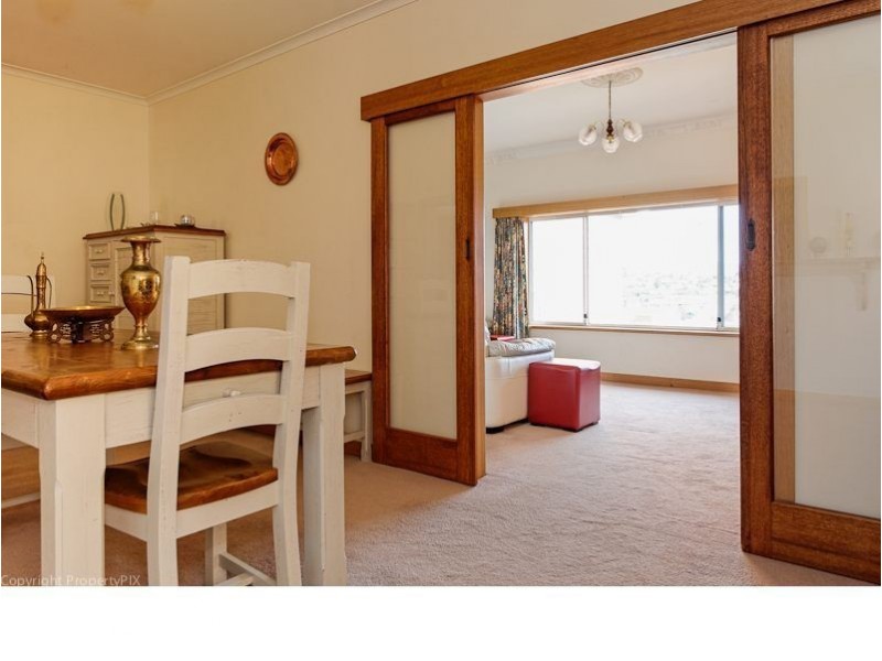 152 East Derwent Highway, Lindisfarne TAS 7015