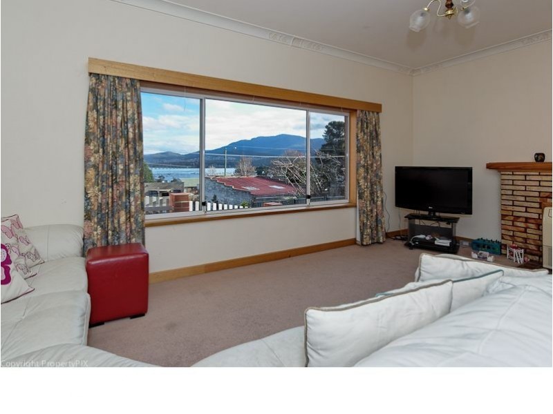 152 East Derwent Highway, Lindisfarne TAS 7015