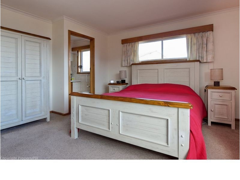 152 East Derwent Highway, Lindisfarne TAS 7015