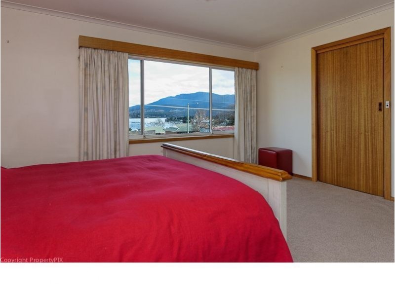 152 East Derwent Highway, Lindisfarne TAS 7015