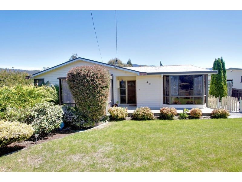 16 Rosbar Street, Claremont TAS 7011