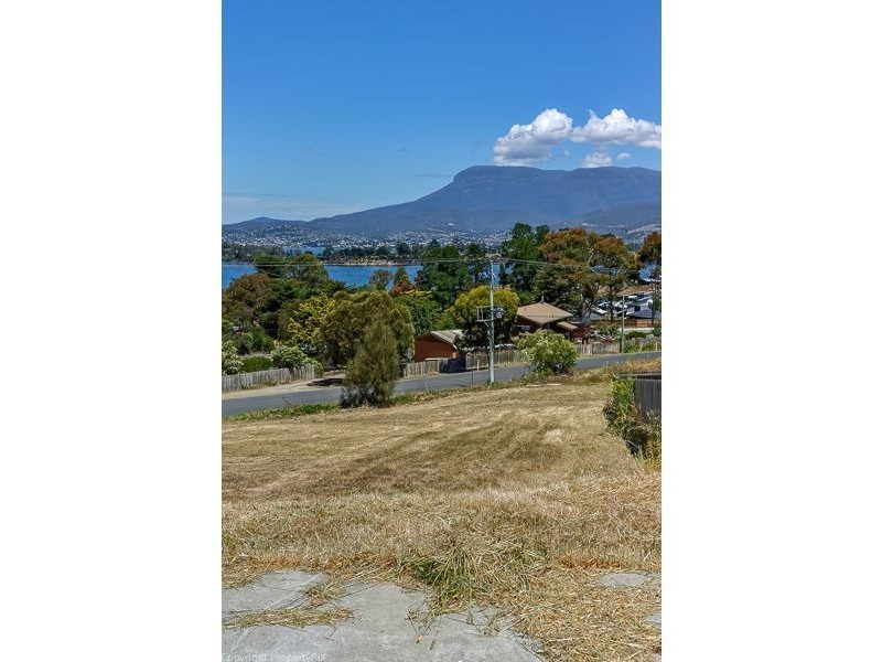 47 Clives Avenue, Old Beach TAS 7017