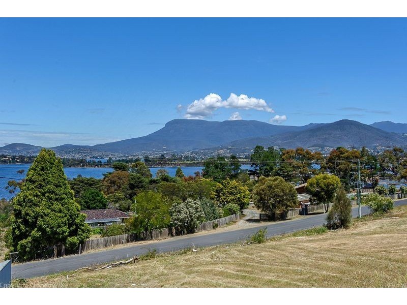 51 Clives Avenue, Old Beach TAS 7017