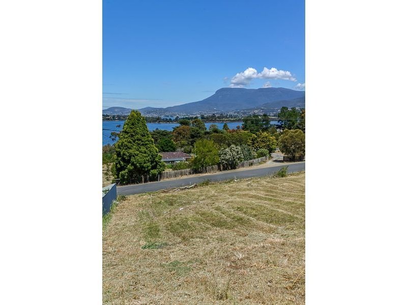 51 Clives Avenue, Old Beach TAS 7017
