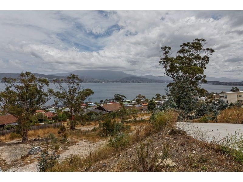 625 Oceana Drive, Howrah TAS 7018