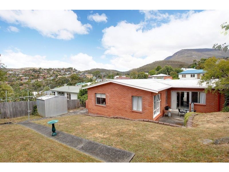 15 Girrabong Road, Lenah Valley TAS 7008