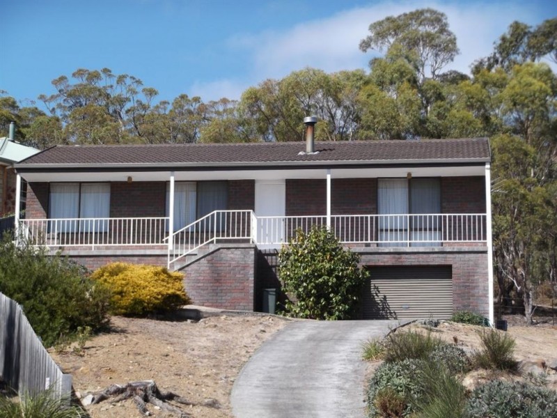 15 Lighton Way, Lenah Valley TAS 7008