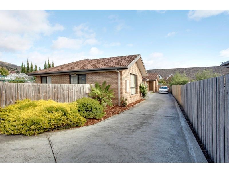 2/2 Philip Avenue, Montrose TAS 7010