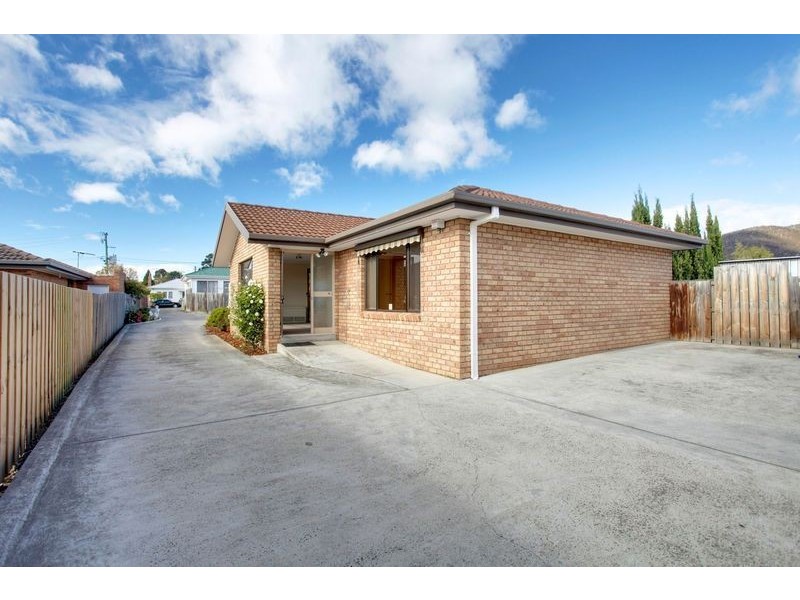 2/2 Philip Avenue, Montrose TAS 7010