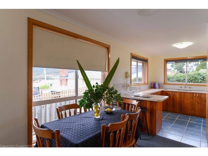 2/265 Cambridge Road, Warrane TAS 7018