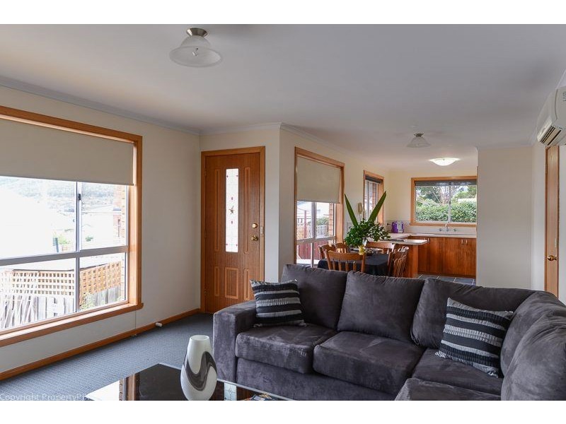 2/265 Cambridge Road, Warrane TAS 7018