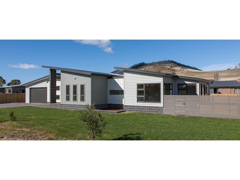 32 Seven Mile Beach Road, Seven Mile Beach TAS 7170