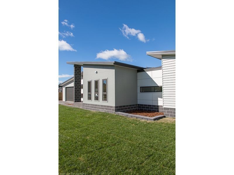 32 Seven Mile Beach Road, Seven Mile Beach TAS 7170