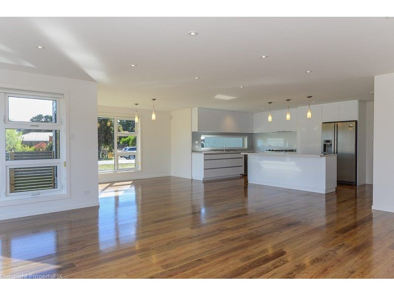 32 Seven Mile Beach Road, Seven Mile Beach TAS 7170
