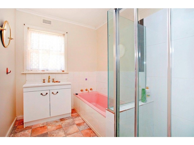 129 Augusta Road, Lenah Valley TAS 7008