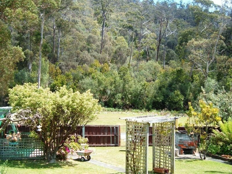 11 Apanie Crescent, Chigwell TAS 7011