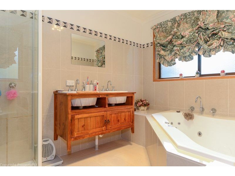 28 Clives Avenue, Old Beach TAS 7017