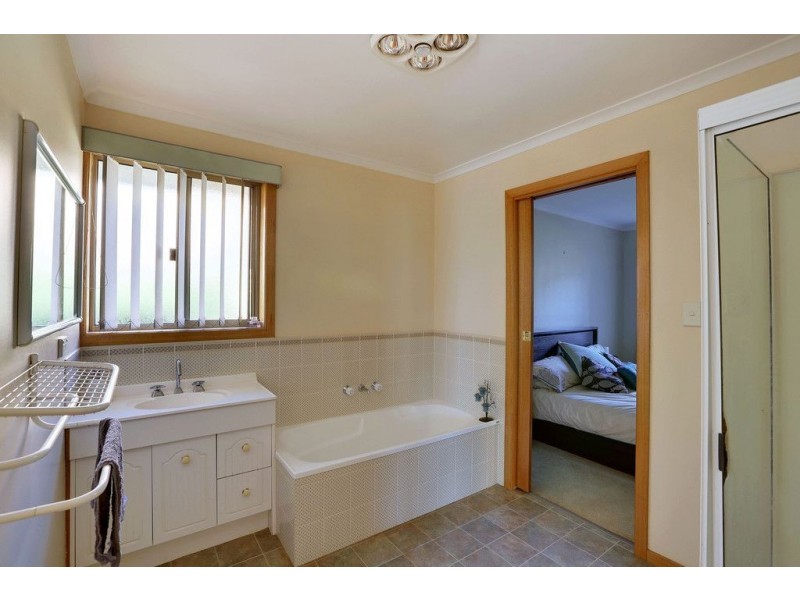 1 Taylor Court, Rosetta TAS 7010