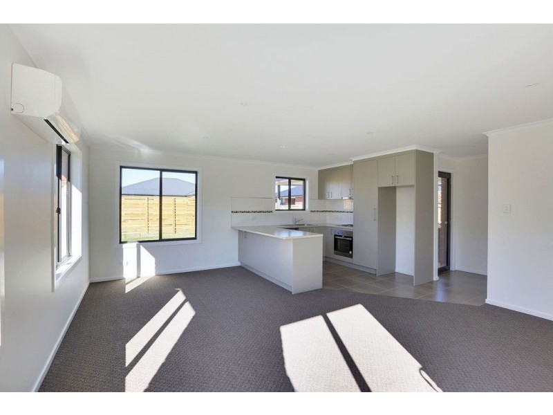 2/49 Mariah Crescent, Oakdowns TAS 7019