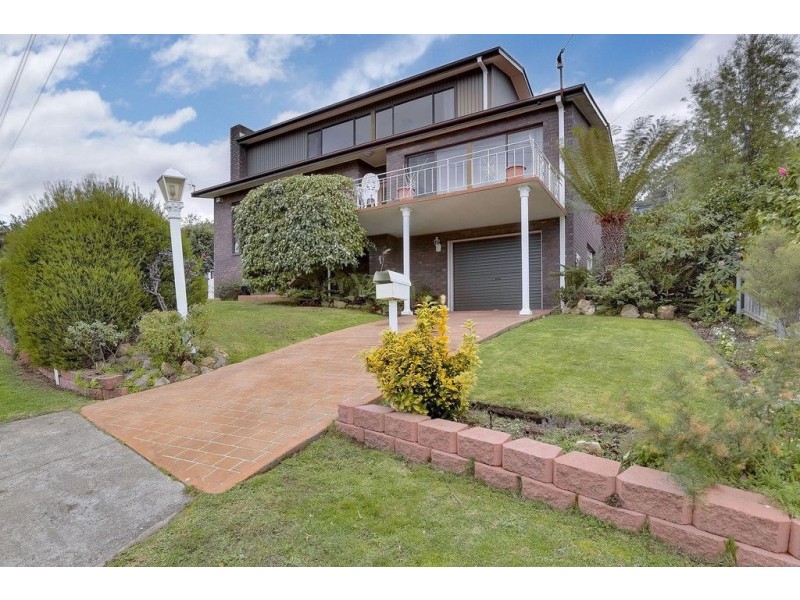 41 Malunna Road, Lindisfarne TAS 7015