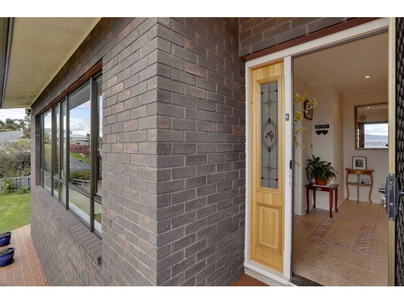 41 Malunna Road, Lindisfarne TAS 7015