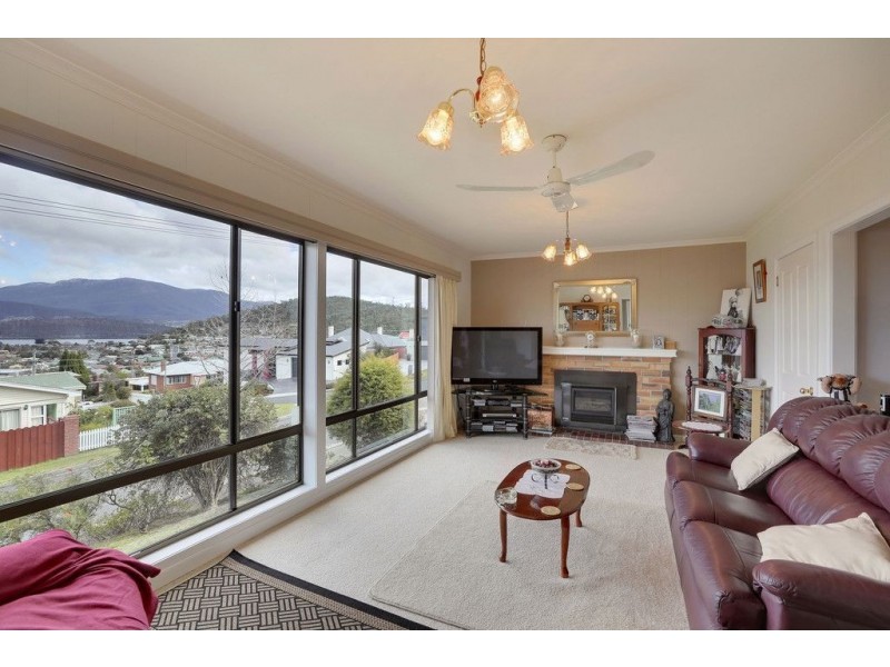 41 Malunna Road, Lindisfarne TAS 7015