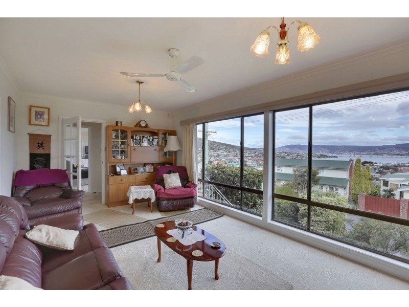 41 Malunna Road, Lindisfarne TAS 7015