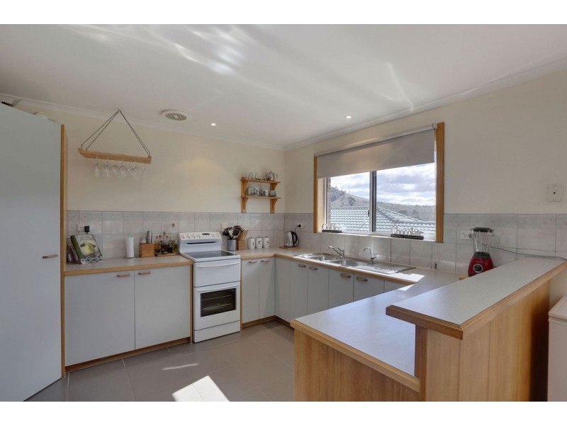 16 Jasanda Drive, Montrose TAS 7010