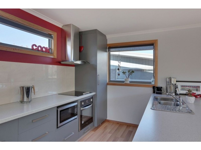 2/21 Bellemont Court, Geilston Bay TAS 7015