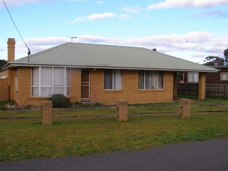 19 Tenth Avenue, Dodges Ferry TAS 7173