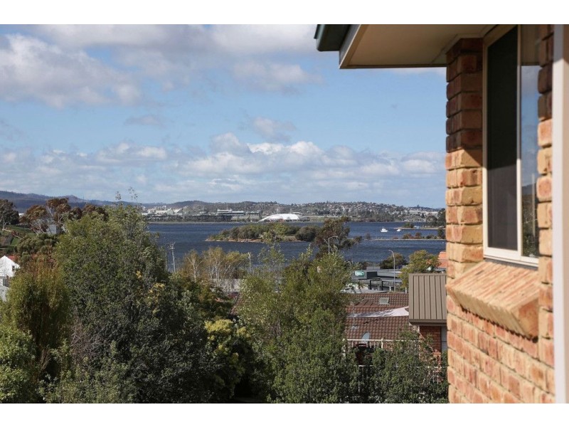 2/10 Chardonnay Drive, Berriedale TAS 7011