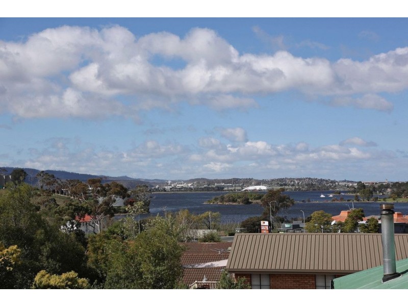 2/10 Chardonnay Drive, Berriedale TAS 7011