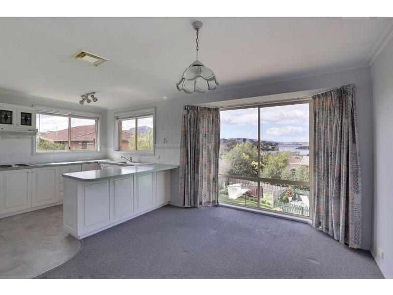 2/10 Chardonnay Drive, Berriedale TAS 7011