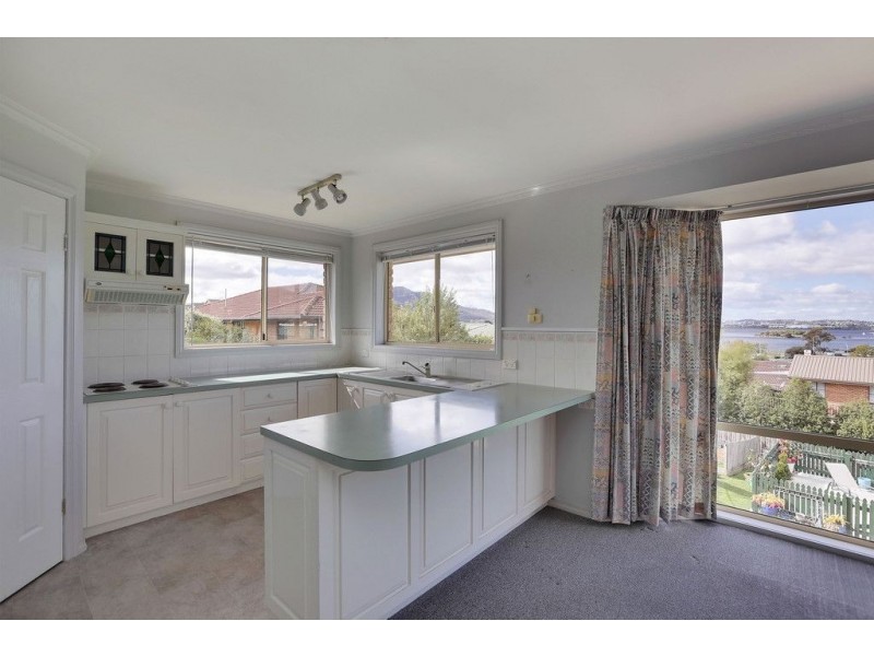 2/10 Chardonnay Drive, Berriedale TAS 7011