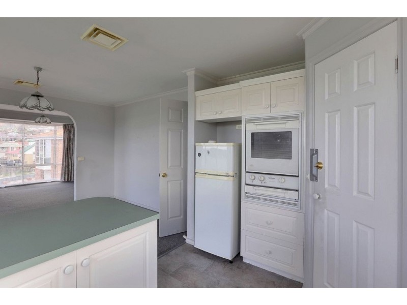 2/10 Chardonnay Drive, Berriedale TAS 7011