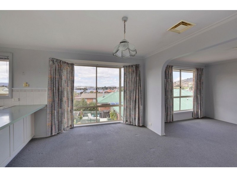 2/10 Chardonnay Drive, Berriedale TAS 7011