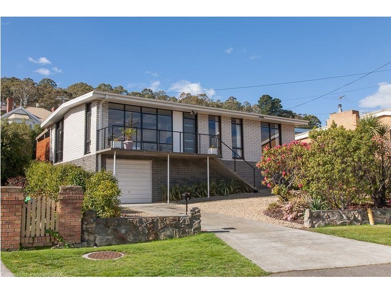 5 Corinna Road, Lindisfarne TAS 7015