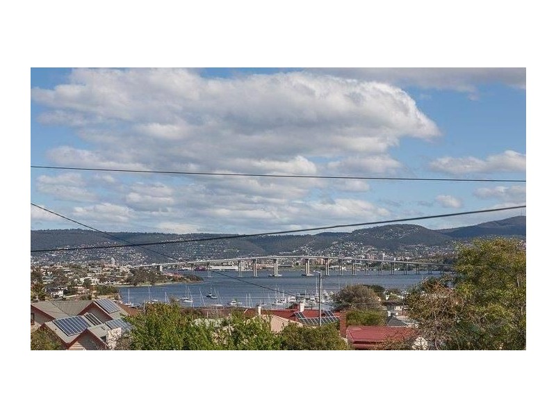 5 Corinna Road, Lindisfarne TAS 7015