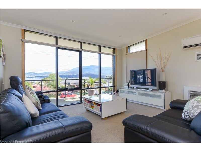 5 Corinna Road, Lindisfarne TAS 7015