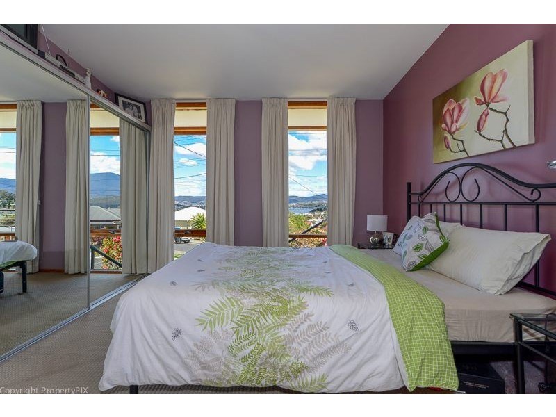 5 Corinna Road, Lindisfarne TAS 7015