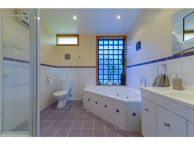 5 Corinna Road, Lindisfarne TAS 7015