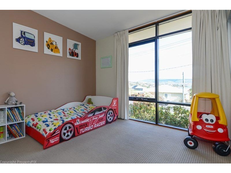 5 Corinna Road, Lindisfarne TAS 7015