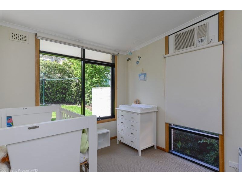 5 Corinna Road, Lindisfarne TAS 7015