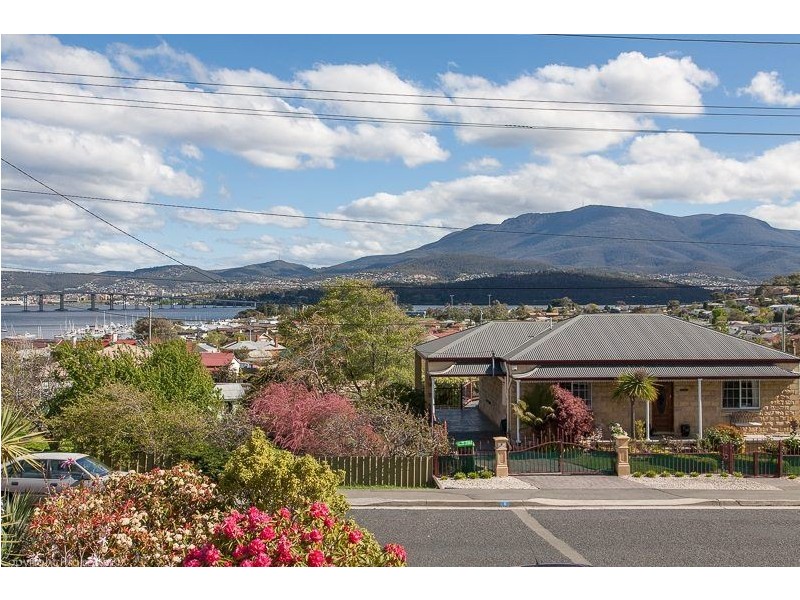 5 Corinna Road, Lindisfarne TAS 7015