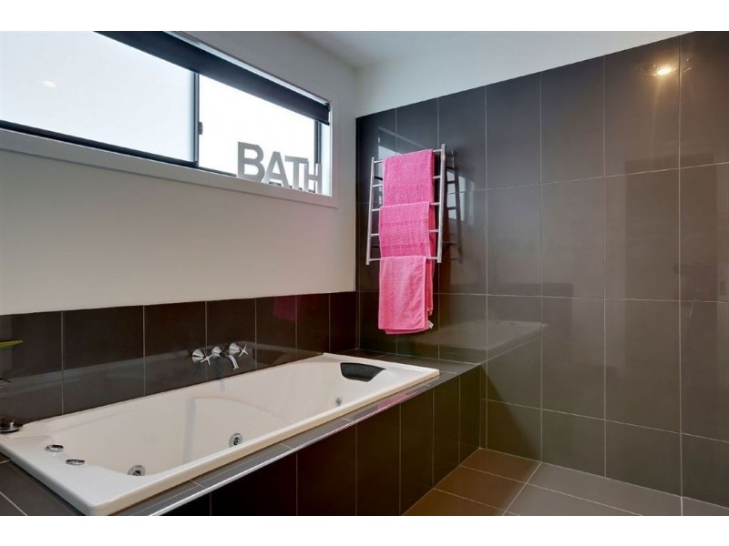 95 Reynolds Road, Midway Point TAS 7171