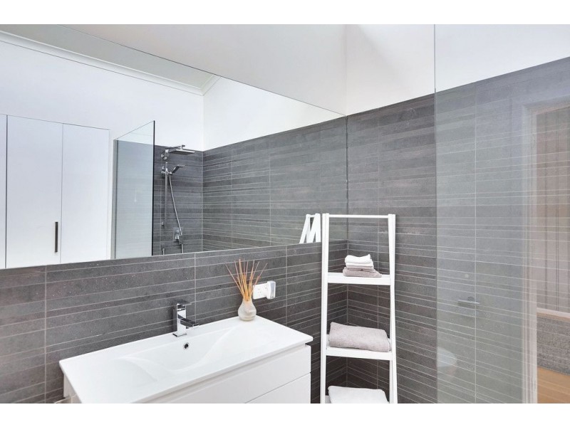 16 Clinton Road, Geilston Bay TAS 7015