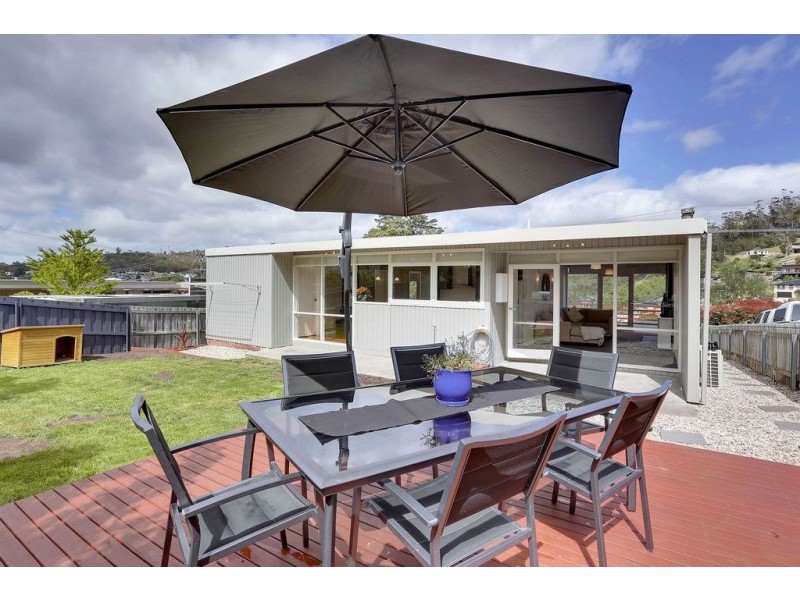 16 Clinton Road, Geilston Bay TAS 7015