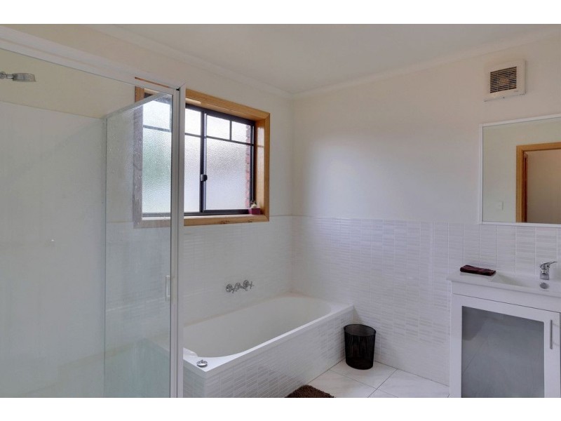 2 Treetops Court, Claremont TAS 7011