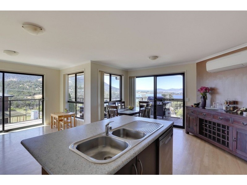 45 Clives Avenue, Old Beach TAS 7017