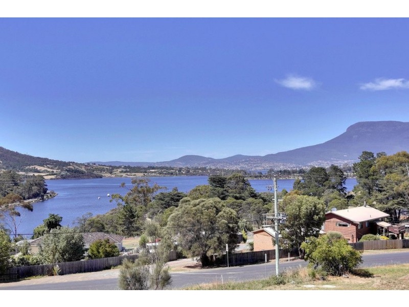 45 Clives Avenue, Old Beach TAS 7017